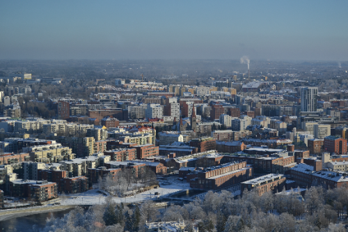 La ville de Tampere depuis le haut de la tour Näsinneula