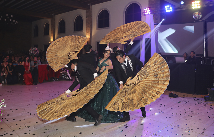 XV Años dance performance with fans